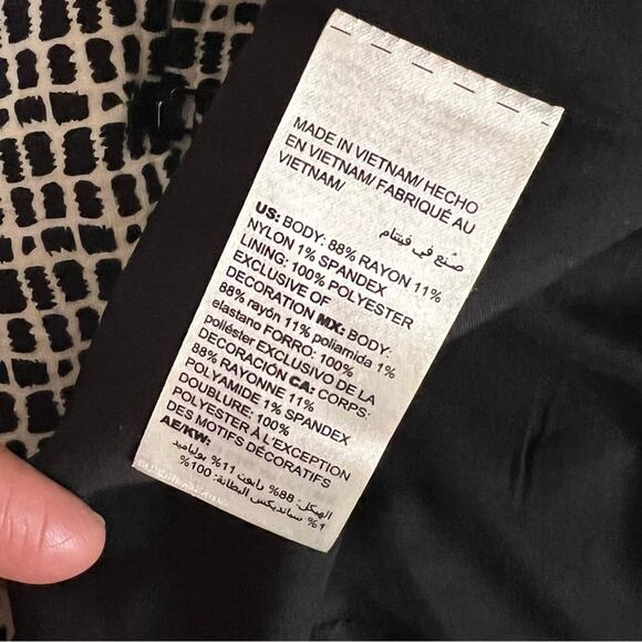 CHICO’S blazer size 3 large black white lace appliqué on arms - Picture 13 of 14